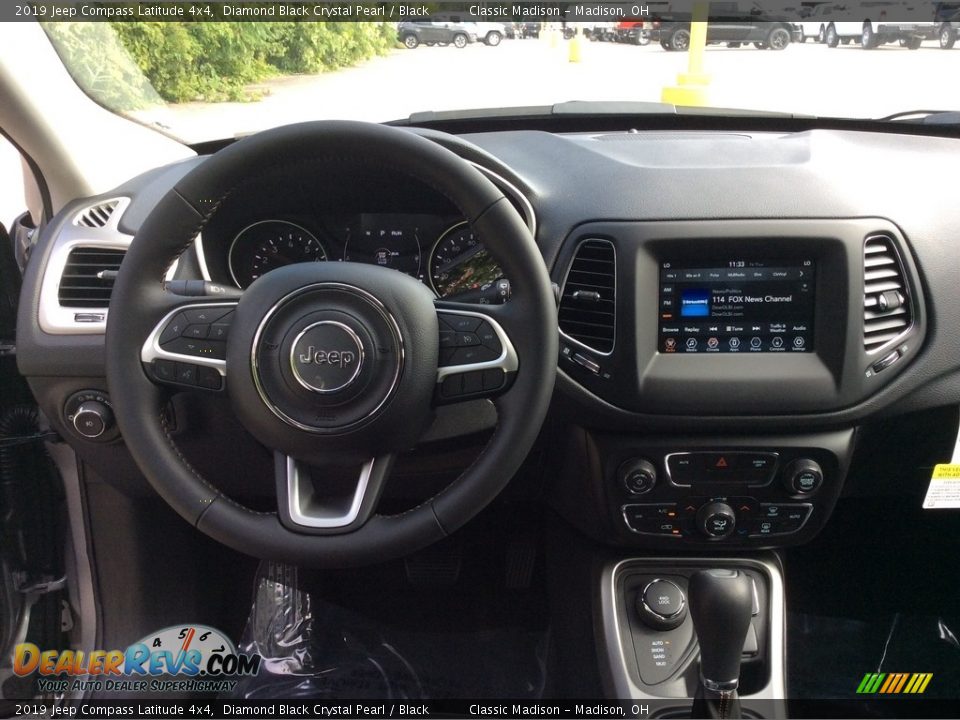 2019 Jeep Compass Latitude 4x4 Diamond Black Crystal Pearl / Black Photo #11