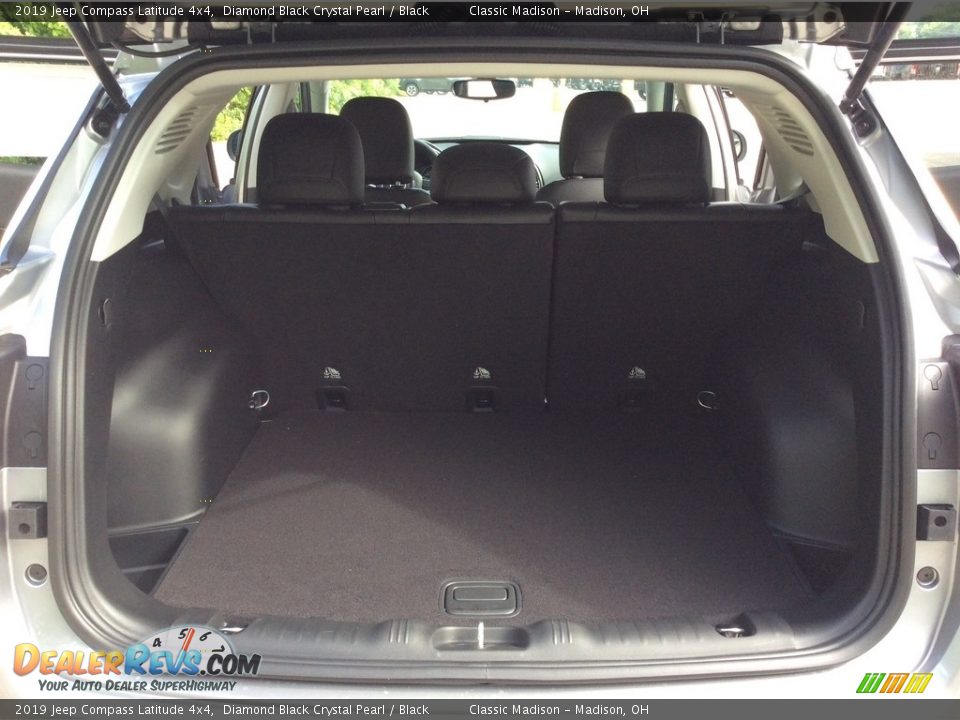 2019 Jeep Compass Latitude 4x4 Diamond Black Crystal Pearl / Black Photo #16