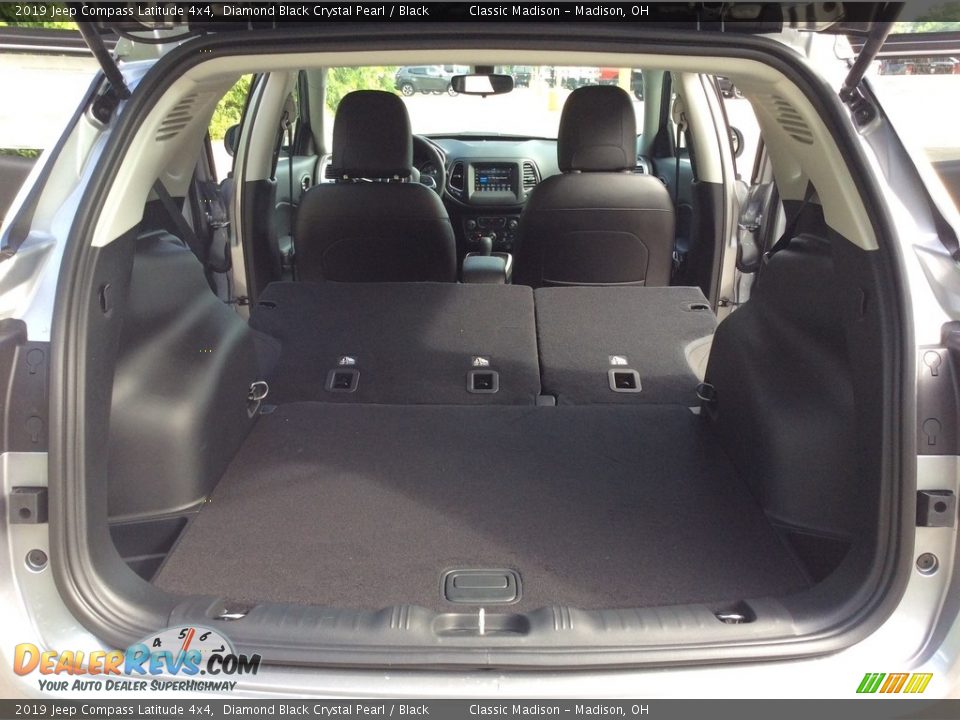 2019 Jeep Compass Latitude 4x4 Diamond Black Crystal Pearl / Black Photo #17