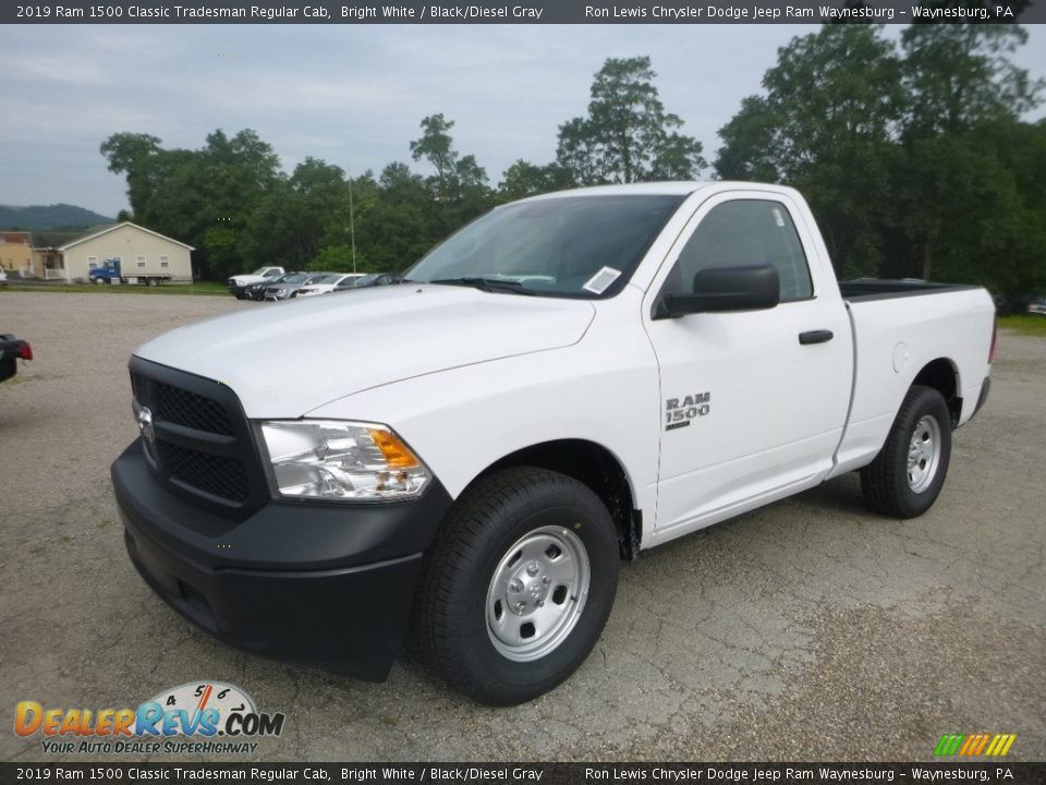 Front 3/4 View of 2019 Ram 1500 Classic Tradesman Regular Cab Photo #1