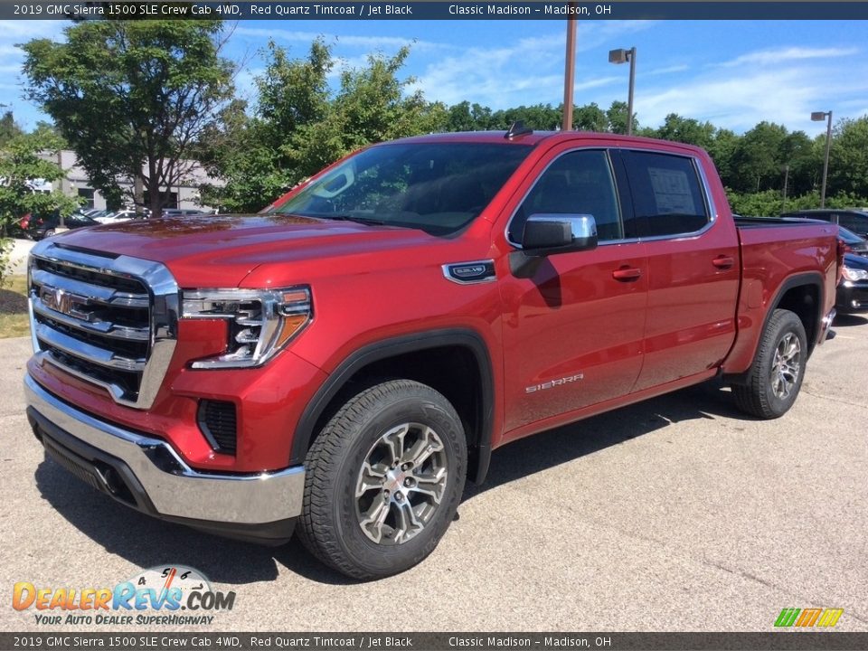 Front 3/4 View of 2019 GMC Sierra 1500 SLE Crew Cab 4WD Photo #3