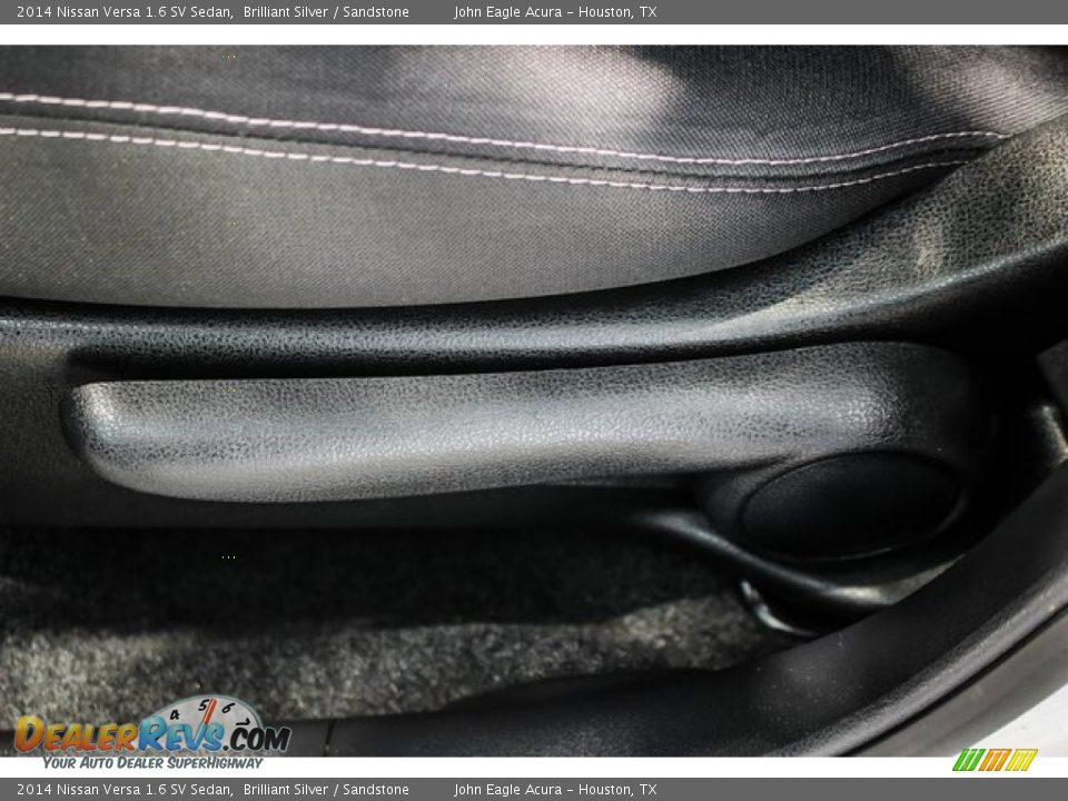 2014 Nissan Versa 1.6 SV Sedan Brilliant Silver / Sandstone Photo #16