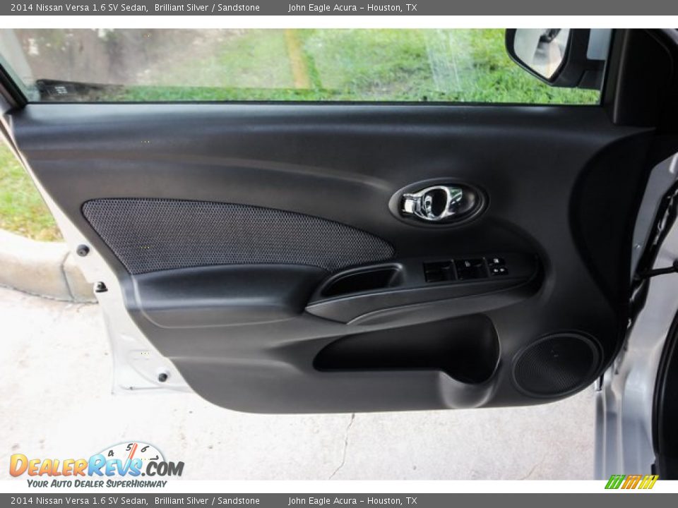 2014 Nissan Versa 1.6 SV Sedan Brilliant Silver / Sandstone Photo #17
