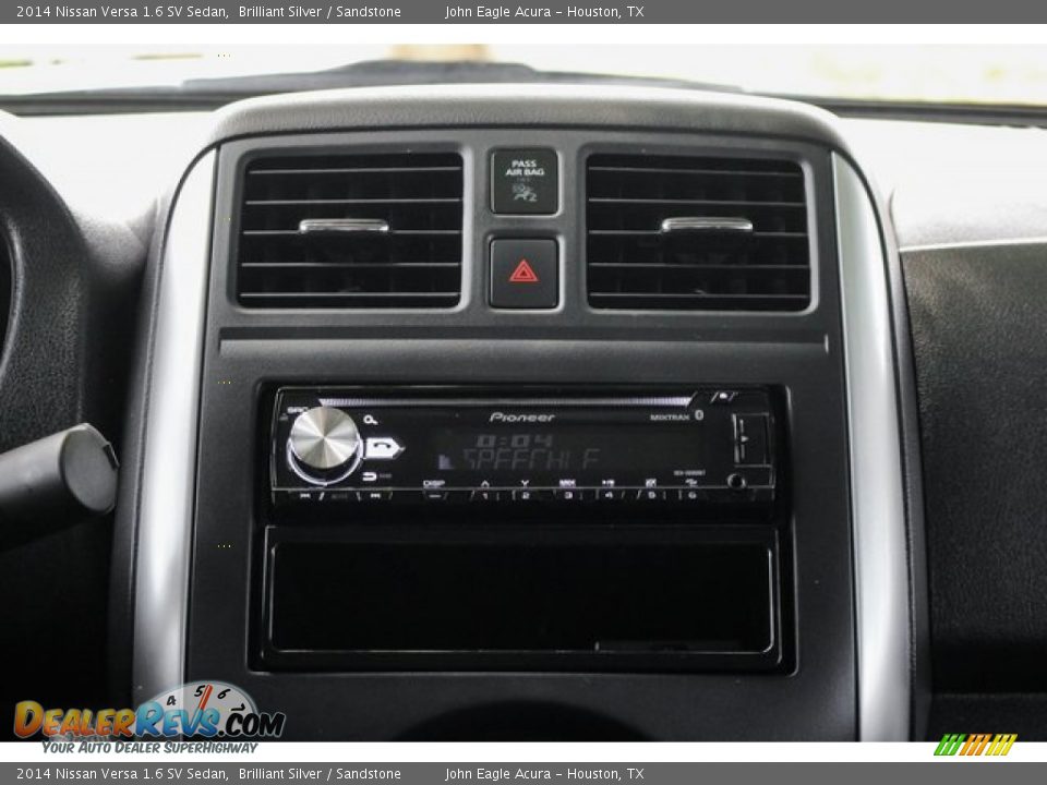 2014 Nissan Versa 1.6 SV Sedan Brilliant Silver / Sandstone Photo #29