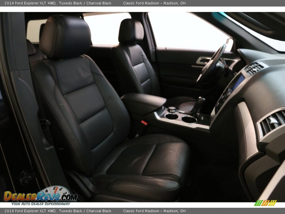2014 Ford Explorer XLT 4WD Tuxedo Black / Charcoal Black Photo #17
