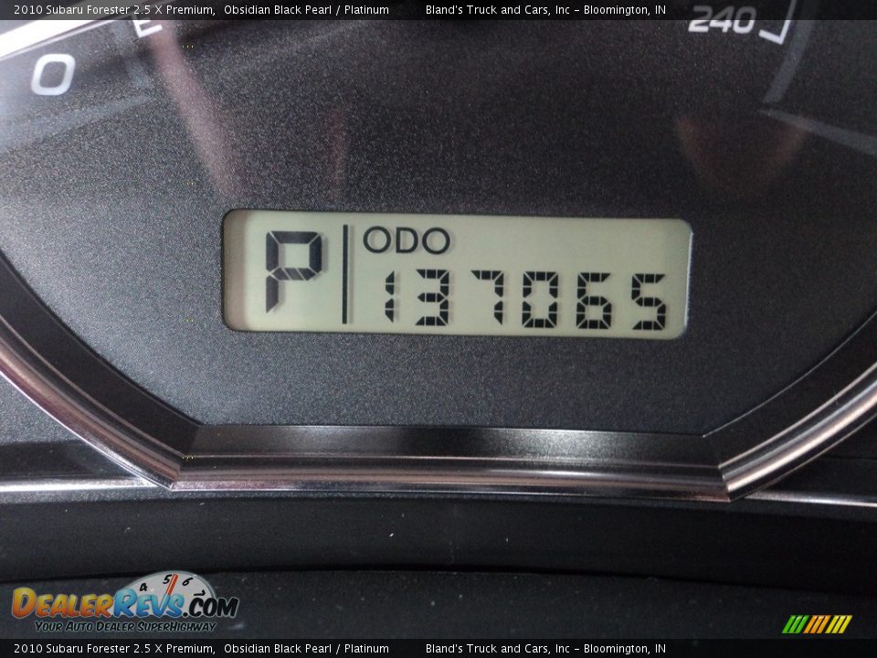 2010 Subaru Forester 2.5 X Premium Obsidian Black Pearl / Platinum Photo #15