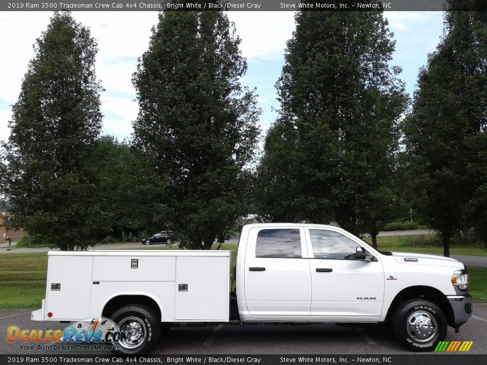 2019 Ram 3500 Tradesman Crew Cab 4x4 Chassis Bright White / Black/Diesel Gray Photo #5