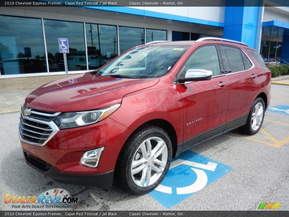 Front 3/4 View of 2019 Chevrolet Equinox Premier Photo #1