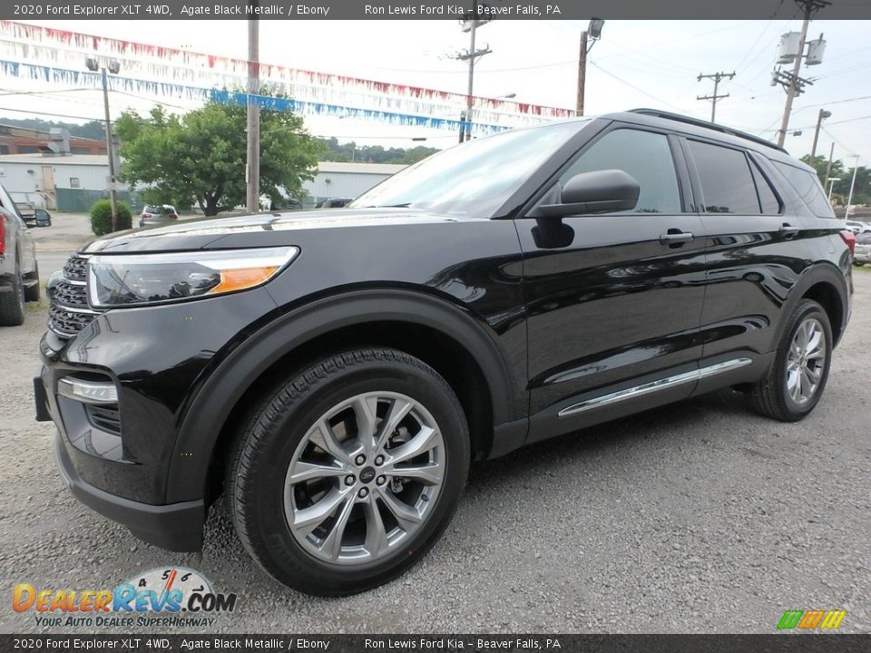 Front 3/4 View of 2020 Ford Explorer XLT 4WD Photo #7
