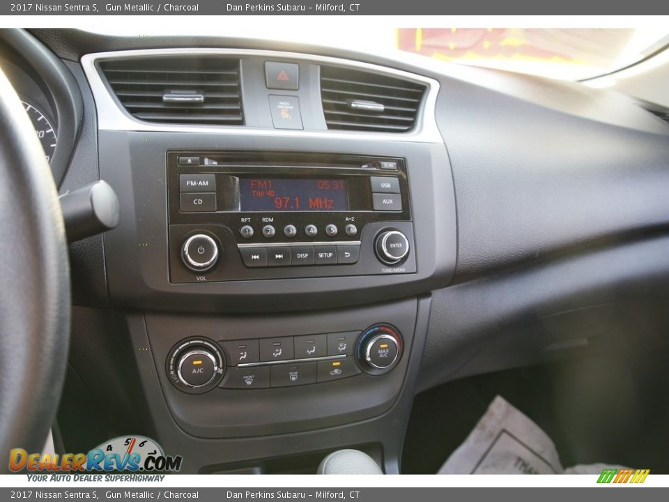 2017 Nissan Sentra S Gun Metallic / Charcoal Photo #18