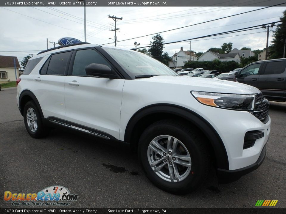 Front 3/4 View of 2020 Ford Explorer XLT 4WD Photo #3