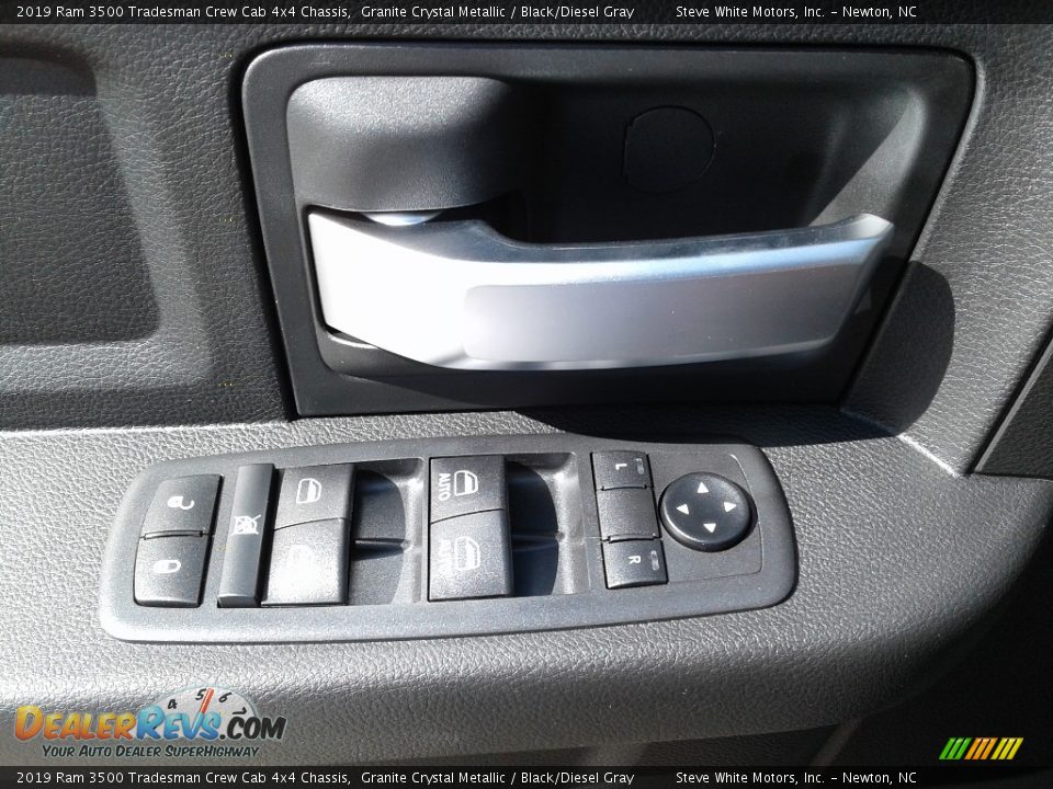 2019 Ram 3500 Tradesman Crew Cab 4x4 Chassis Granite Crystal Metallic / Black/Diesel Gray Photo #9