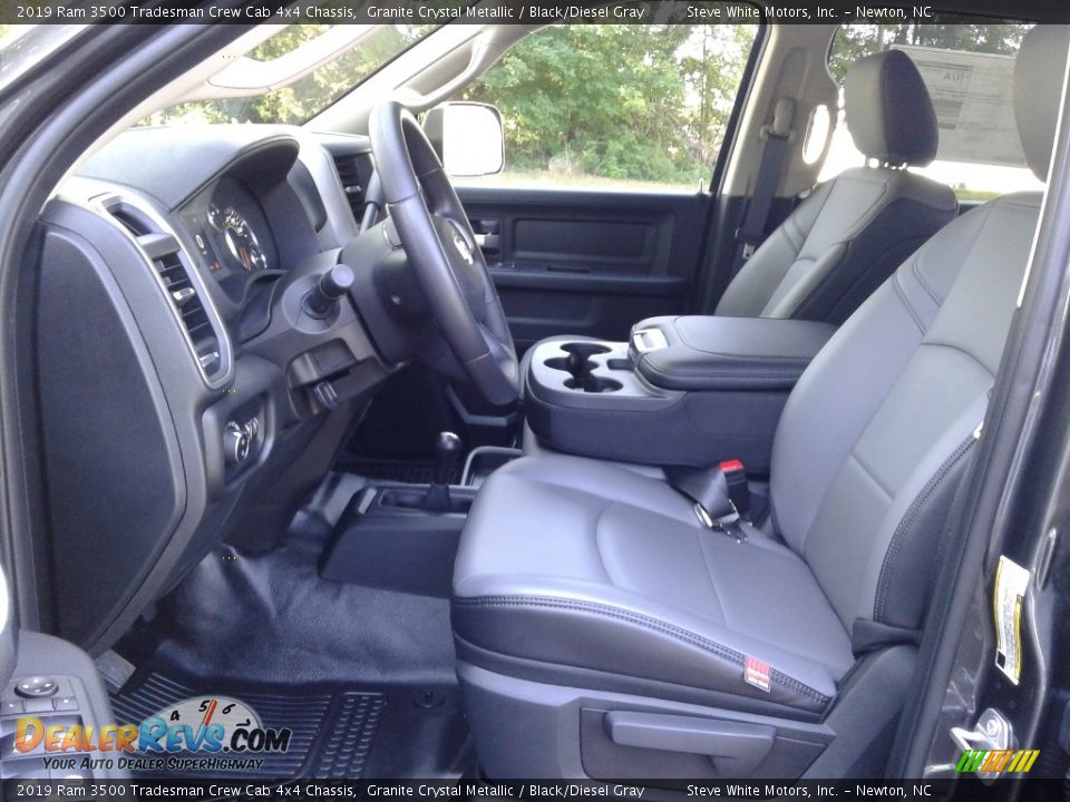 2019 Ram 3500 Tradesman Crew Cab 4x4 Chassis Granite Crystal Metallic / Black/Diesel Gray Photo #10