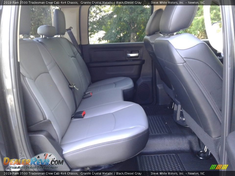2019 Ram 3500 Tradesman Crew Cab 4x4 Chassis Granite Crystal Metallic / Black/Diesel Gray Photo #13