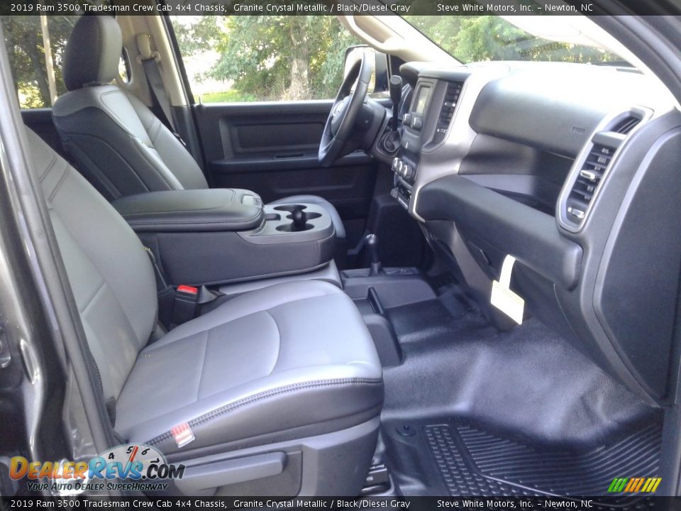2019 Ram 3500 Tradesman Crew Cab 4x4 Chassis Granite Crystal Metallic / Black/Diesel Gray Photo #14