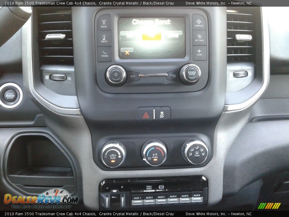 2019 Ram 3500 Tradesman Crew Cab 4x4 Chassis Granite Crystal Metallic / Black/Diesel Gray Photo #18