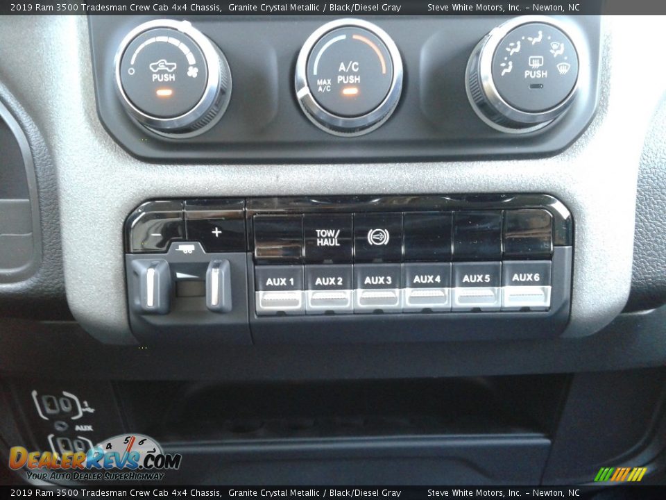 2019 Ram 3500 Tradesman Crew Cab 4x4 Chassis Granite Crystal Metallic / Black/Diesel Gray Photo #21