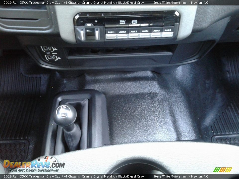 2019 Ram 3500 Tradesman Crew Cab 4x4 Chassis Granite Crystal Metallic / Black/Diesel Gray Photo #22