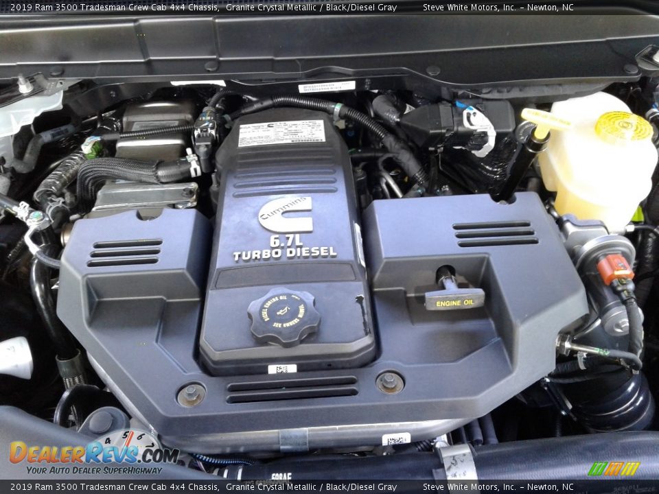2019 Ram 3500 Tradesman Crew Cab 4x4 Chassis Granite Crystal Metallic / Black/Diesel Gray Photo #25