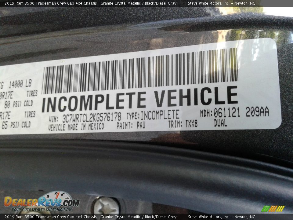2019 Ram 3500 Tradesman Crew Cab 4x4 Chassis Granite Crystal Metallic / Black/Diesel Gray Photo #26