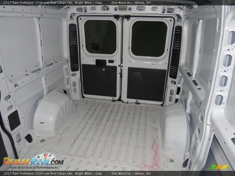 2017 Ram ProMaster 1500 Low Roof Cargo Van Bright White / Gray Photo #18