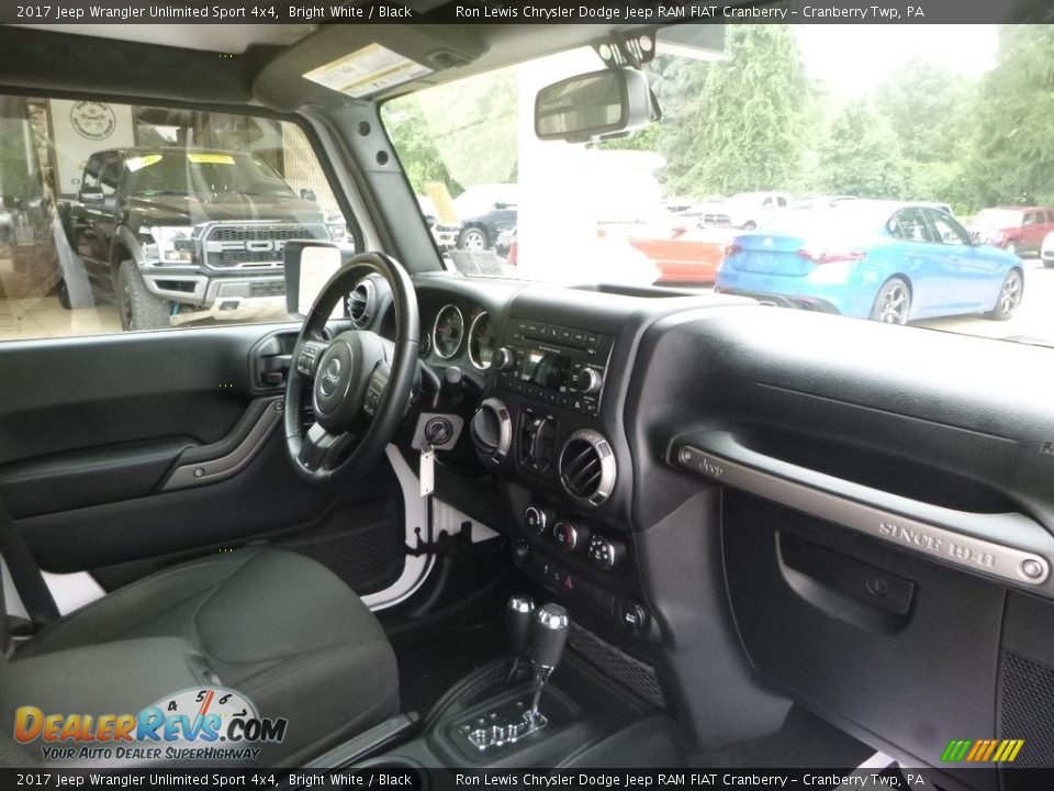 2017 Jeep Wrangler Unlimited Sport 4x4 Bright White / Black Photo #12