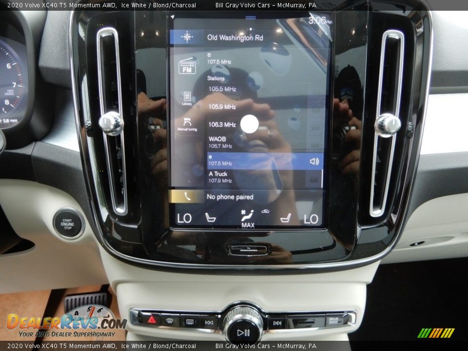 Controls of 2020 Volvo XC40 T5 Momentum AWD Photo #15