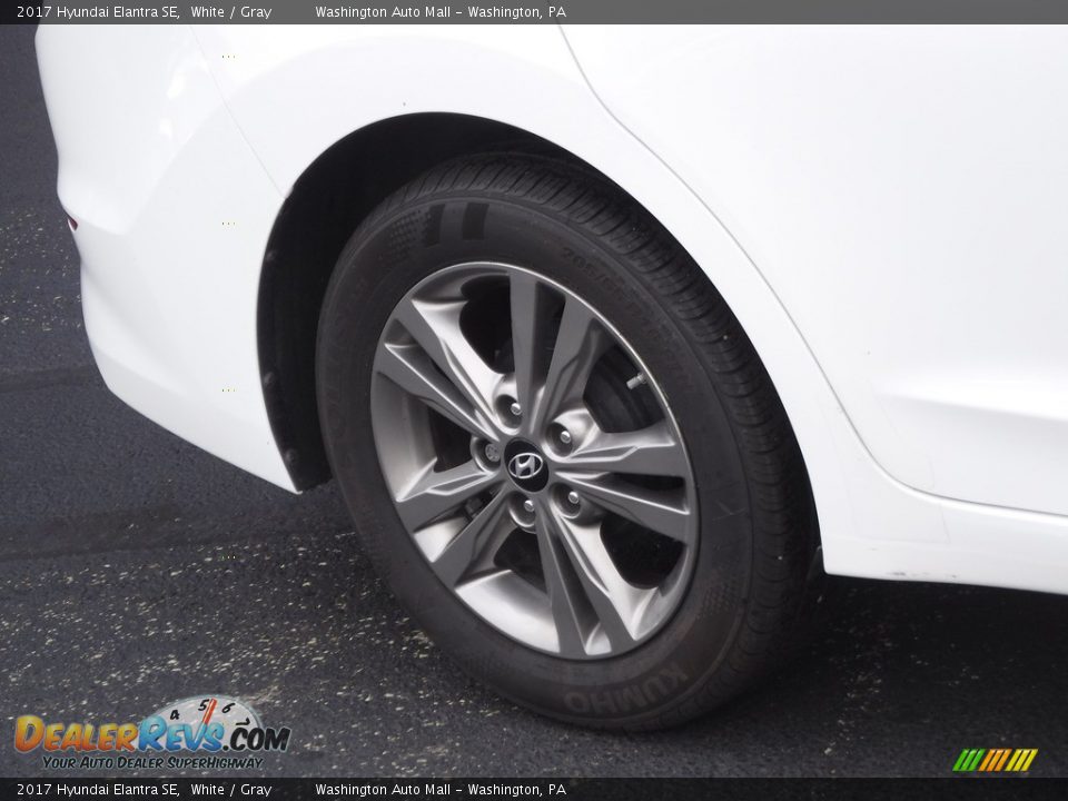 2017 Hyundai Elantra SE White / Gray Photo #3