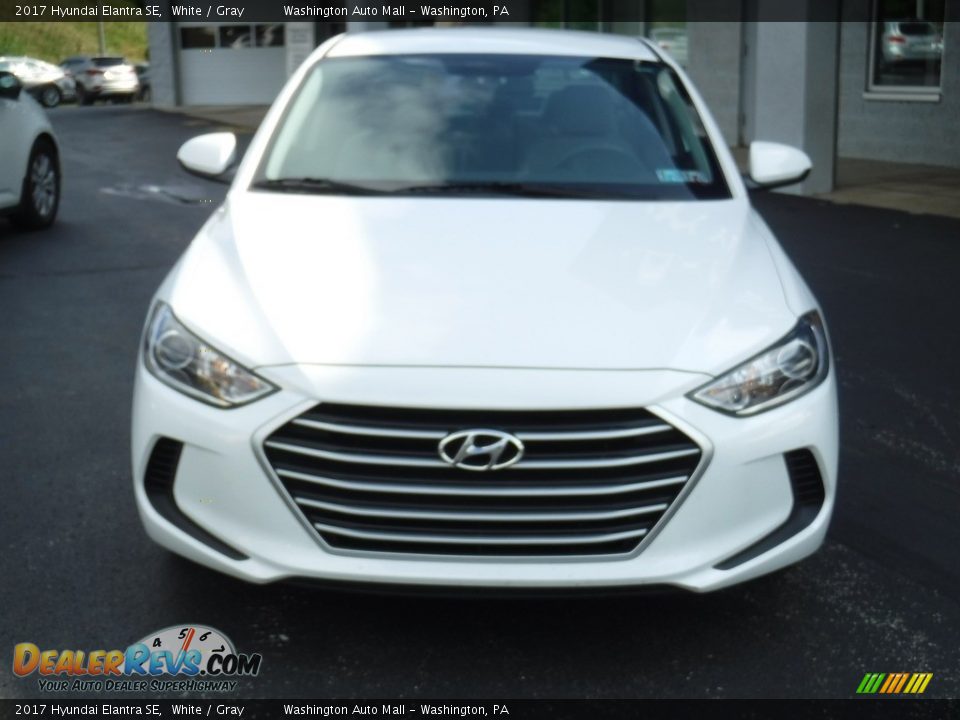 2017 Hyundai Elantra SE White / Gray Photo #4