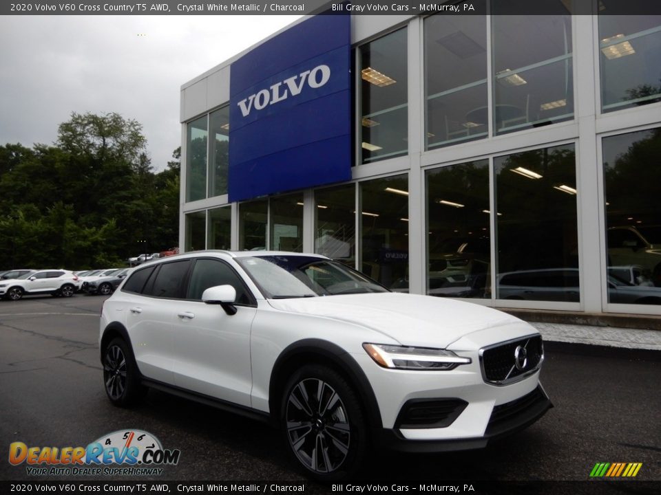 Front 3/4 View of 2020 Volvo V60 Cross Country T5 AWD Photo #1