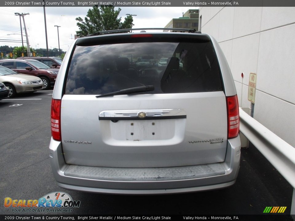 2009 Chrysler Town & Country Touring Bright Silver Metallic / Medium Slate Gray/Light Shale Photo #4