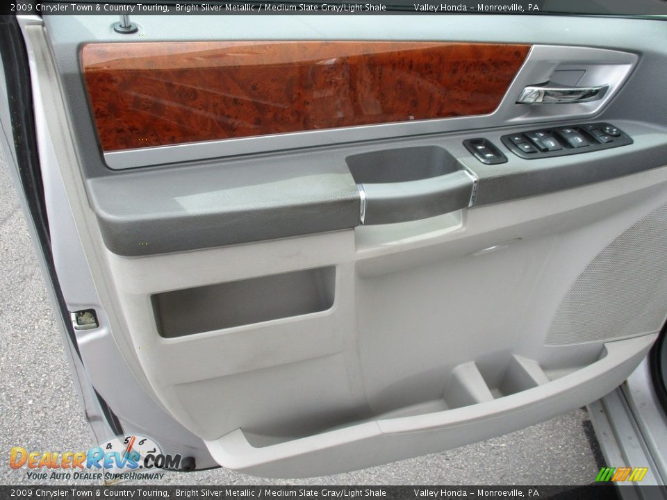2009 Chrysler Town & Country Touring Bright Silver Metallic / Medium Slate Gray/Light Shale Photo #9