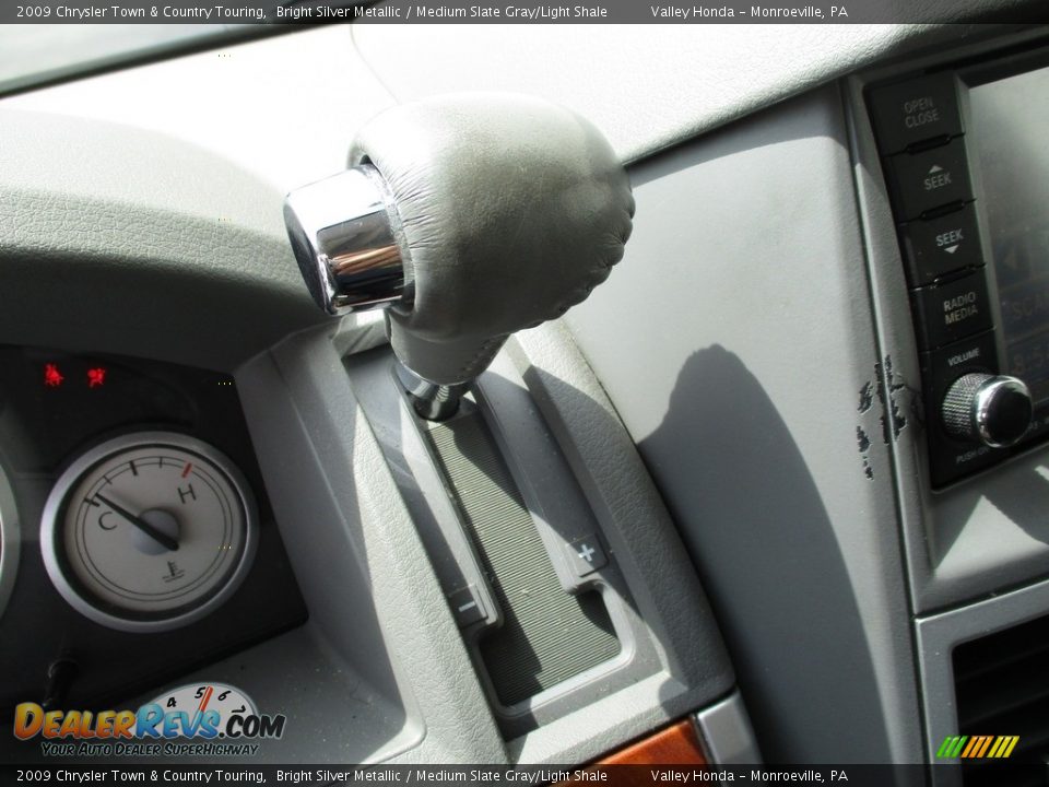 2009 Chrysler Town & Country Touring Bright Silver Metallic / Medium Slate Gray/Light Shale Photo #15