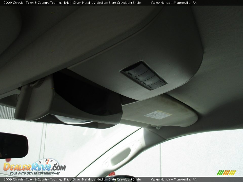 2009 Chrysler Town & Country Touring Bright Silver Metallic / Medium Slate Gray/Light Shale Photo #17