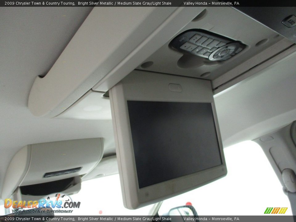 2009 Chrysler Town & Country Touring Bright Silver Metallic / Medium Slate Gray/Light Shale Photo #18