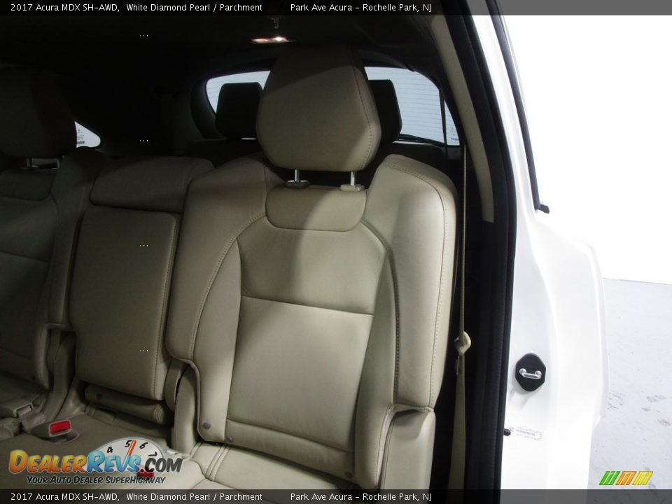 2017 Acura MDX SH-AWD White Diamond Pearl / Parchment Photo #11