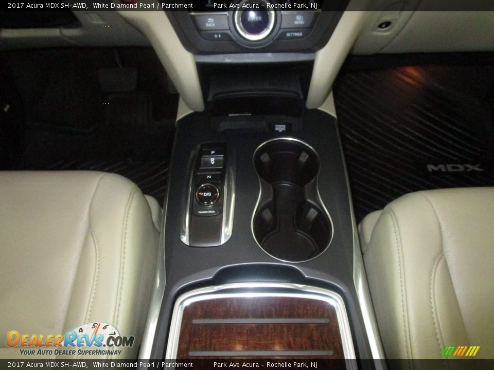 2017 Acura MDX SH-AWD White Diamond Pearl / Parchment Photo #32