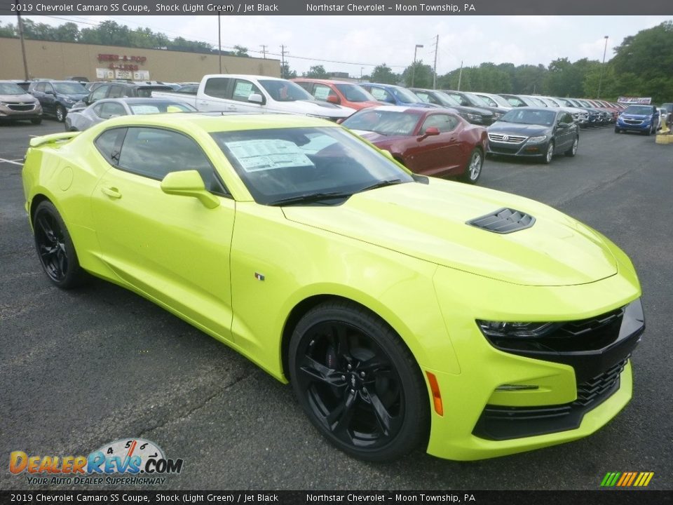 Front 3/4 View of 2019 Chevrolet Camaro SS Coupe Photo #7