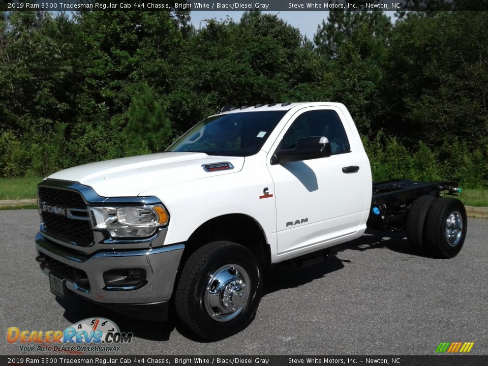 Front 3/4 View of 2019 Ram 3500 Tradesman Regular Cab 4x4 Chassis Photo #2