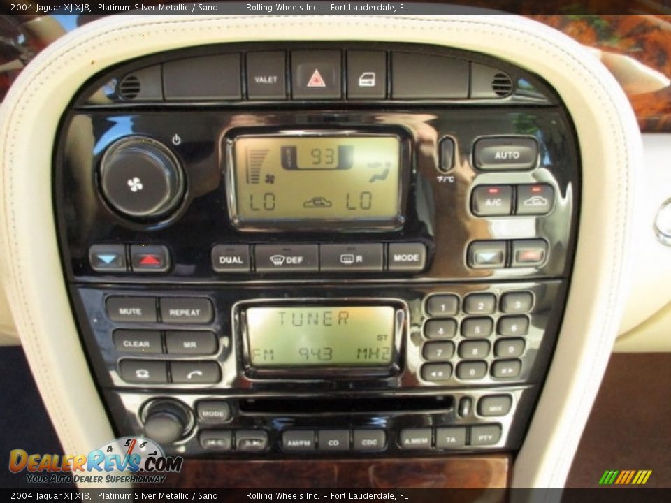 2004 Jaguar XJ XJ8 Platinum Silver Metallic / Sand Photo #16