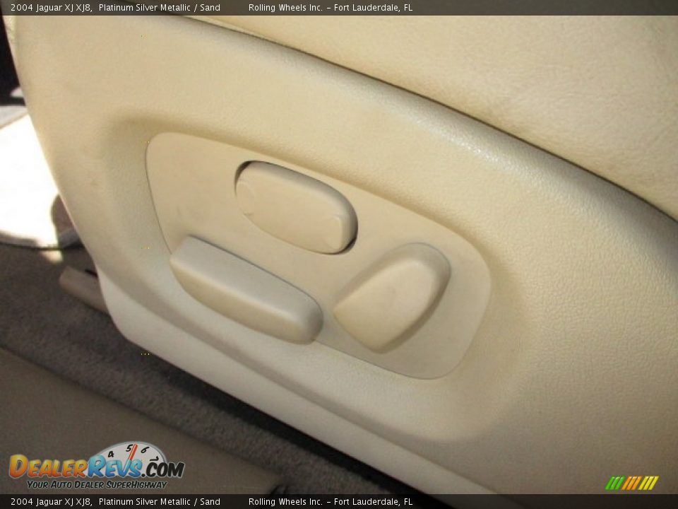 2004 Jaguar XJ XJ8 Platinum Silver Metallic / Sand Photo #18