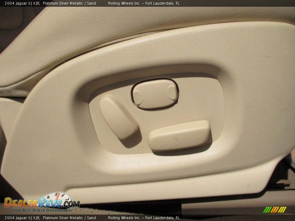 2004 Jaguar XJ XJ8 Platinum Silver Metallic / Sand Photo #19
