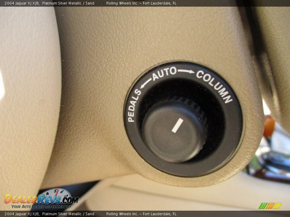 2004 Jaguar XJ XJ8 Platinum Silver Metallic / Sand Photo #20