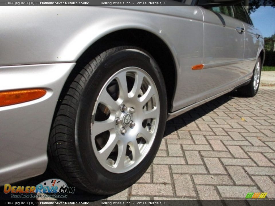 2004 Jaguar XJ XJ8 Platinum Silver Metallic / Sand Photo #22