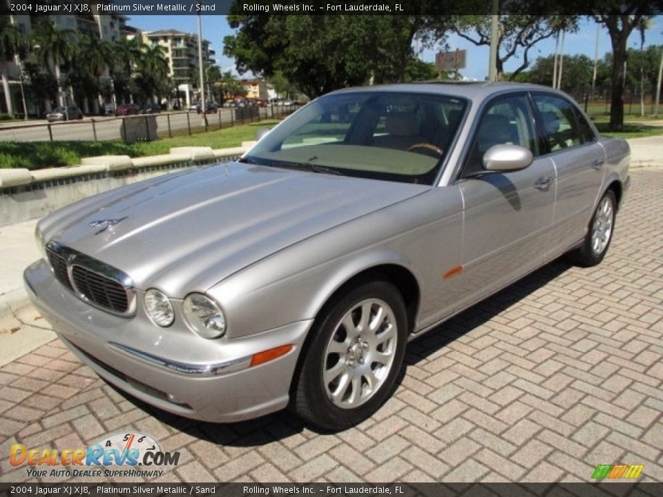 2004 Jaguar XJ XJ8 Platinum Silver Metallic / Sand Photo #25