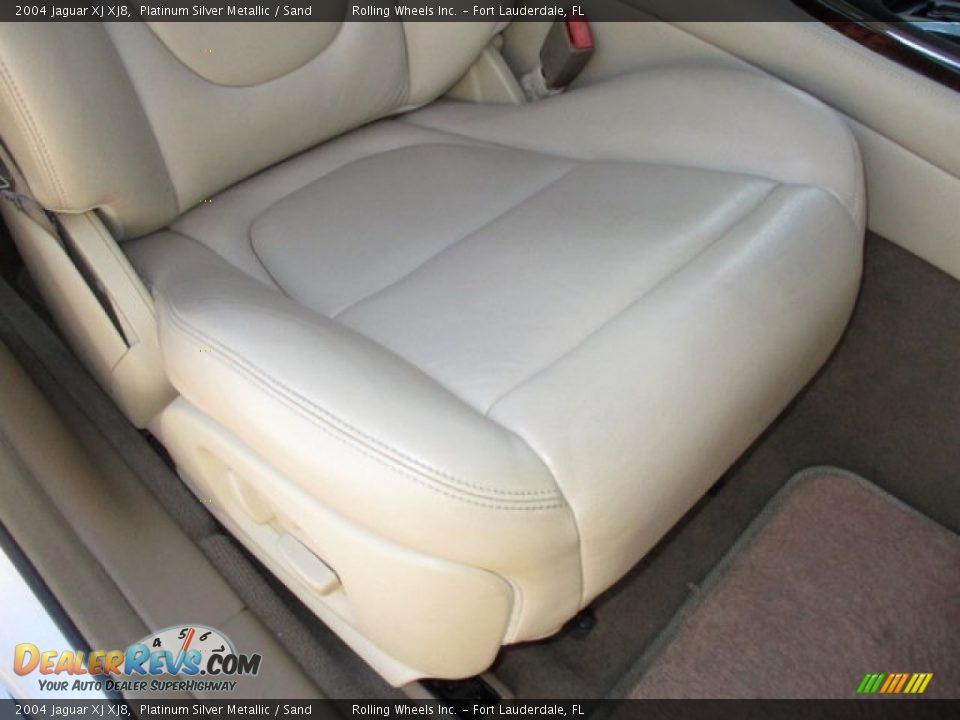 2004 Jaguar XJ XJ8 Platinum Silver Metallic / Sand Photo #26