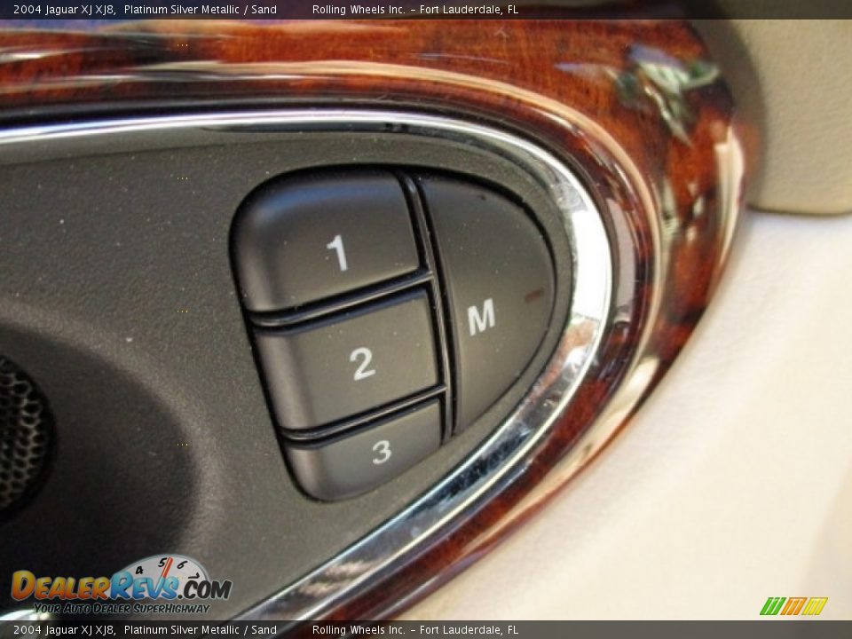2004 Jaguar XJ XJ8 Platinum Silver Metallic / Sand Photo #27