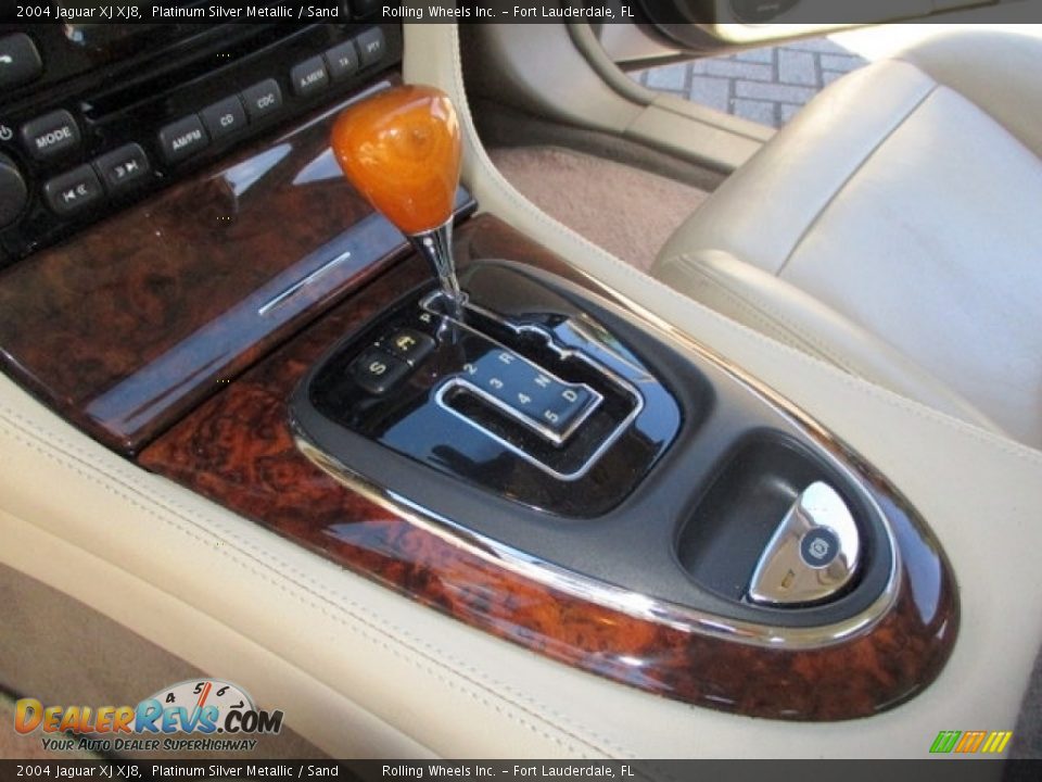 2004 Jaguar XJ XJ8 Platinum Silver Metallic / Sand Photo #28