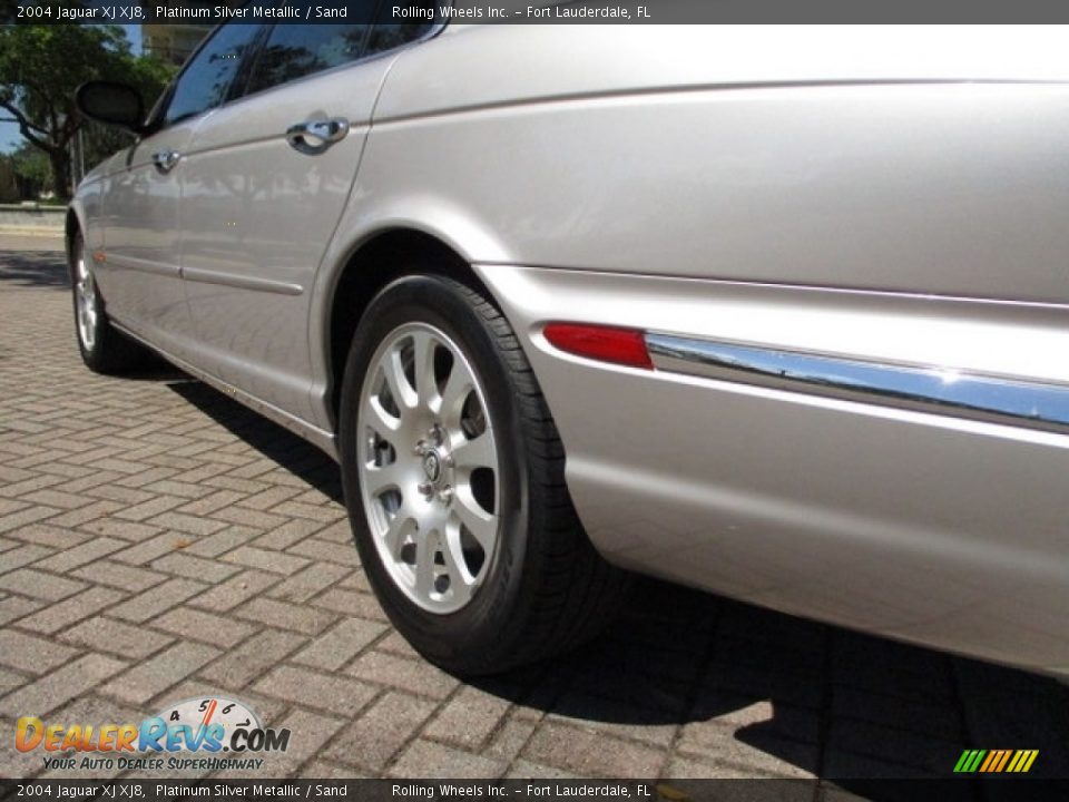 2004 Jaguar XJ XJ8 Platinum Silver Metallic / Sand Photo #29