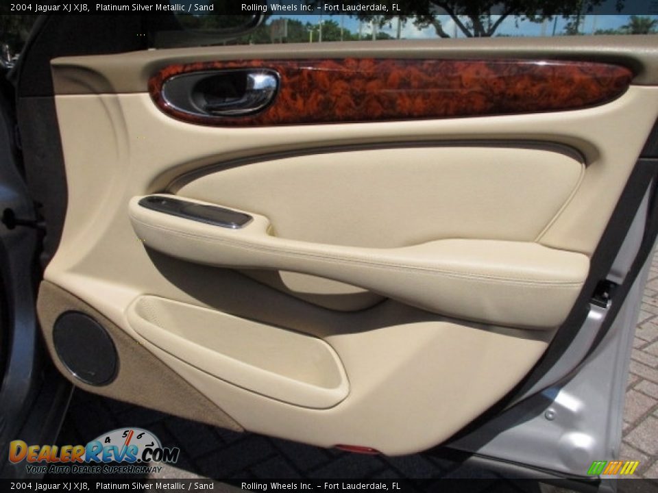 2004 Jaguar XJ XJ8 Platinum Silver Metallic / Sand Photo #30